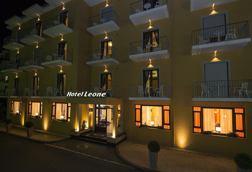 Hotel Leone Соренто Екстериор снимка